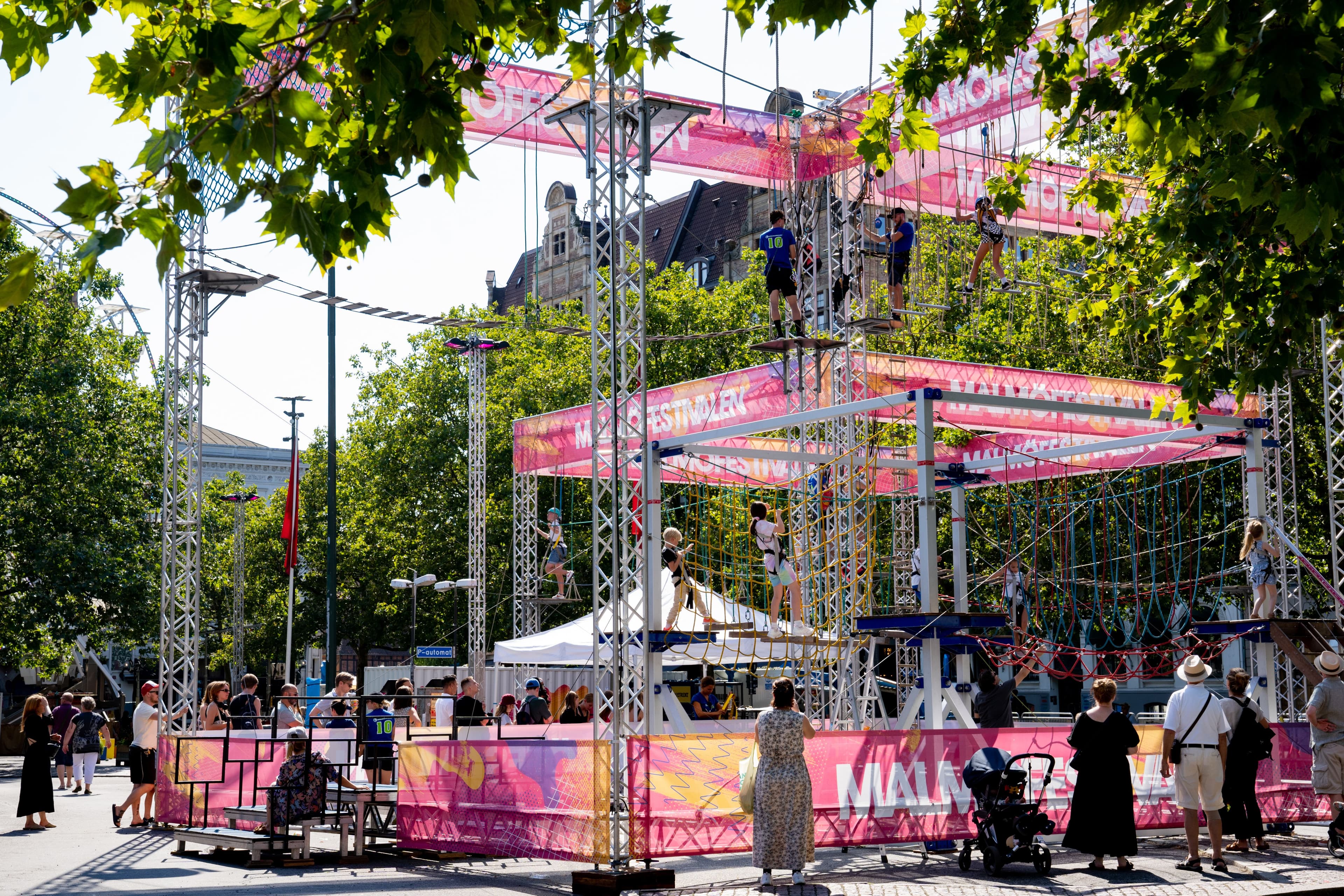 image link: https://a.storyblok.com/f/277723/5463x3642/3f19821ac9/stortorgets-parkering-scener.jpg