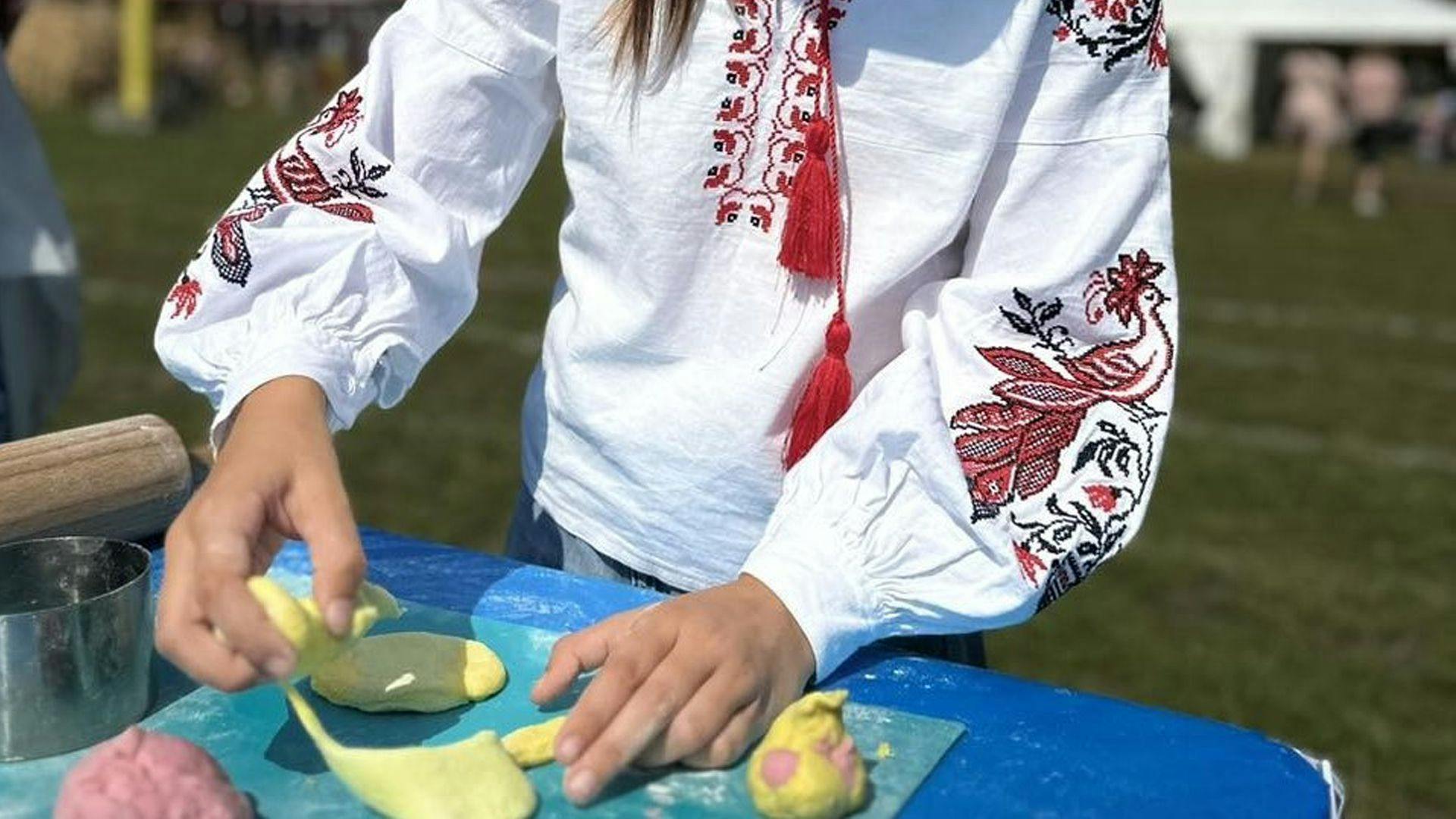 Baka och smaka ukrainska dumplings